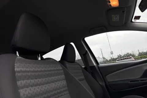 DN66TTK Toyota Yaris 1.33 Dual VVT-i Icon Euro 6 5dr Thumbnail #24