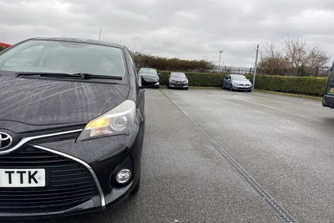 DN66TTK Toyota Yaris 1.33 Dual VVT-i Icon Euro 6 5dr Thumbnail #26