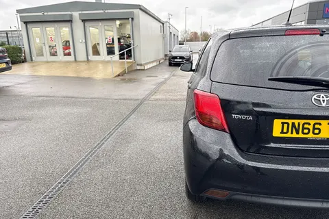 DN66TTK Toyota Yaris 1.33 Dual VVT-i Icon Euro 6 5dr Thumbnail #31