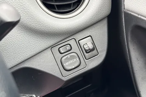 DN66TTK Toyota Yaris 1.33 Dual VVT-i Icon Euro 6 5dr Thumbnail #40