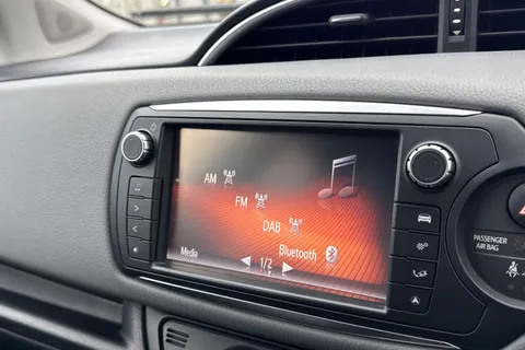 DN66TTK Toyota Yaris 1.33 Dual VVT-i Icon Euro 6 5dr Thumbnail #43