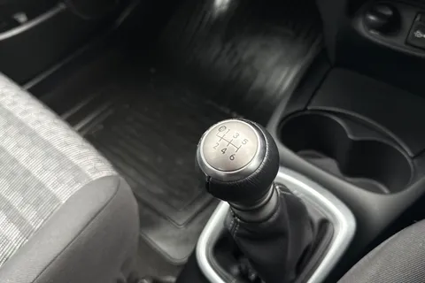 DN66TTK Toyota Yaris 1.33 Dual VVT-i Icon Euro 6 5dr Thumbnail #53