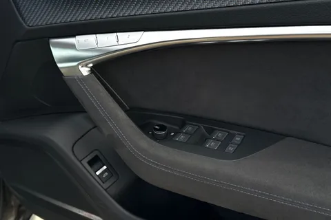 KY74ELV Audi RS 6 Avant RS 6 Avant performance Carbon Vorsprung 630 PS tiptronic Thumbnail #21