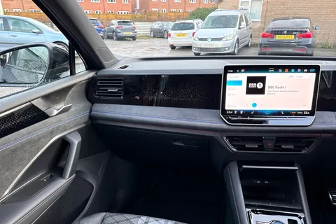 Volkswagen Tiguan 2.0 TDI R-Line DSG Euro 6 (s/s) 5dr Thumbnail #20