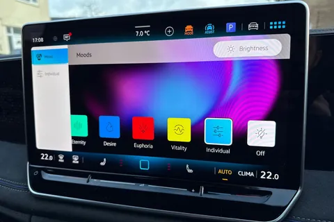 Volkswagen Tiguan 2.0 TDI R-Line DSG Euro 6 (s/s) 5dr Thumbnail #56