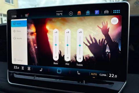 Volkswagen Tiguan 2.0 TDI R-Line DSG Euro 6 (s/s) 5dr Thumbnail #58