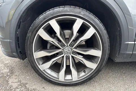 MT69MYO Volkswagen T-Roc 1.5 TSI EVO R-Line DSG Euro 6 (s/s) 5dr Thumbnail #14