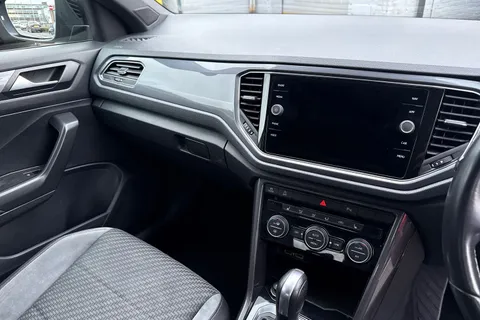 MT69MYO Volkswagen T-Roc 1.5 TSI EVO R-Line DSG Euro 6 (s/s) 5dr Thumbnail #21