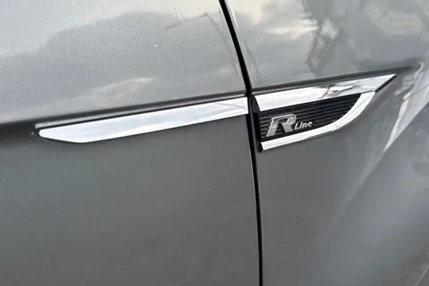 MT69MYO Volkswagen T-Roc 1.5 TSI EVO R-Line DSG Euro 6 (s/s) 5dr Thumbnail #29