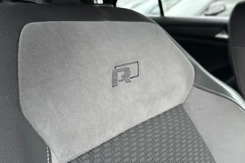 MT69MYO Volkswagen T-Roc 1.5 TSI EVO R-Line DSG Euro 6 (s/s) 5dr Thumbnail #36