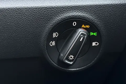 MT69MYO Volkswagen T-Roc 1.5 TSI EVO R-Line DSG Euro 6 (s/s) 5dr Thumbnail #41