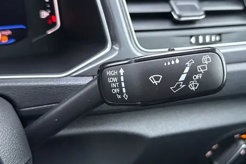 MT69MYO Volkswagen T-Roc 1.5 TSI EVO R-Line DSG Euro 6 (s/s) 5dr Thumbnail #43