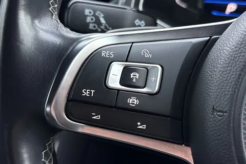 MT69MYO Volkswagen T-Roc 1.5 TSI EVO R-Line DSG Euro 6 (s/s) 5dr Thumbnail #44