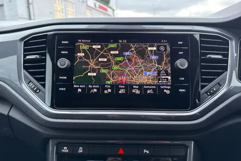 MT69MYO Volkswagen T-Roc 1.5 TSI EVO R-Line DSG Euro 6 (s/s) 5dr Thumbnail #48