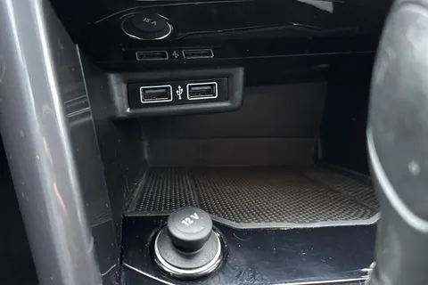 MT69MYO Volkswagen T-Roc 1.5 TSI EVO R-Line DSG Euro 6 (s/s) 5dr Thumbnail #50