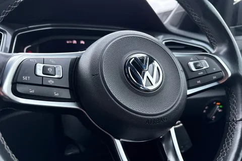 MT69MYO Volkswagen T-Roc 1.5 TSI EVO R-Line DSG Euro 6 (s/s) 5dr Thumbnail #51