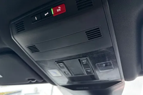 MT69MYO Volkswagen T-Roc 1.5 TSI EVO R-Line DSG Euro 6 (s/s) 5dr Thumbnail #52