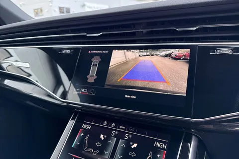 32 of 57 for Audi Q7 Black Edition 50 TDI quattro 286 PS tiptronic