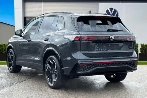  Volkswagen Tiguan 2.0 TDI R-Line DSG Euro 6 (s/s) 5dr Thumbnail #3