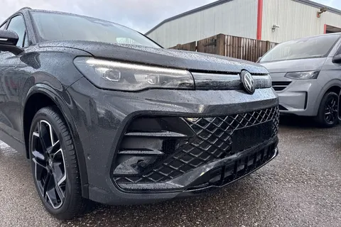  Volkswagen Tiguan 2.0 TDI R-Line DSG Euro 6 (s/s) 5dr Thumbnail #9