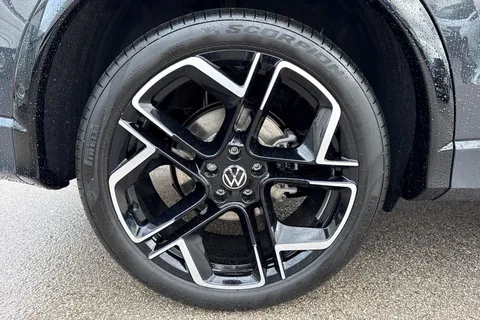  Volkswagen Tiguan 2.0 TDI R-Line DSG Euro 6 (s/s) 5dr Thumbnail #13