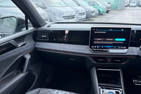  Volkswagen Tiguan 2.0 TDI R-Line DSG Euro 6 (s/s) 5dr Thumbnail #20