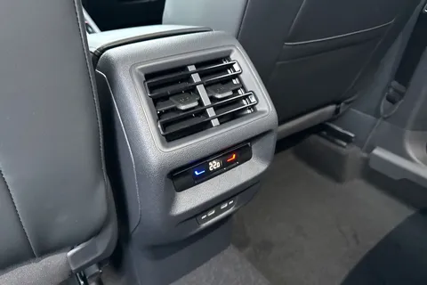  Volkswagen Tiguan 2.0 TDI R-Line DSG Euro 6 (s/s) 5dr Thumbnail #38