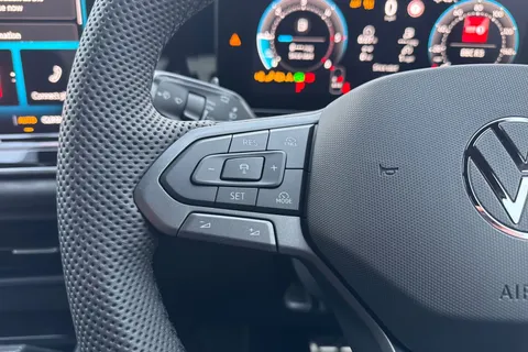  Volkswagen Tiguan 2.0 TDI R-Line DSG Euro 6 (s/s) 5dr Thumbnail #46