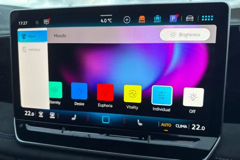  Volkswagen Tiguan 2.0 TDI R-Line DSG Euro 6 (s/s) 5dr Thumbnail #55