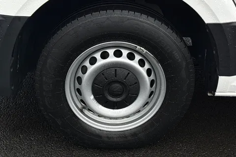 MF74OFP Volkswagen Crafter 2.0TDI (140PS) CR35 MWB Manual Thumbnail #7