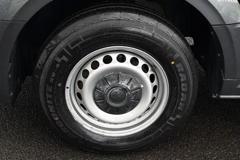 ML74CRJ Volkswagen Crafter 2.0 TDI 140PS Commerce Plus High Roof Van Thumbnail #7