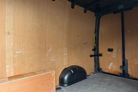 ML74CRJ Volkswagen Crafter 2.0 TDI 140PS Commerce Plus High Roof Van Thumbnail #14