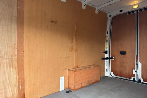 MF74OFP Volkswagen Crafter 2.0TDI (140PS) CR35 MWB Manual Thumbnail #14