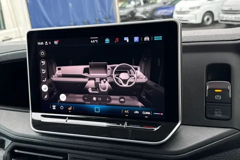 ML74CRJ Volkswagen Crafter 2.0 TDI 140PS Commerce Plus High Roof Van Thumbnail #19