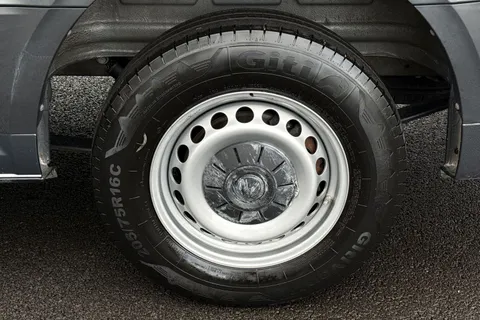 ML74CRJ Volkswagen Crafter 2.0 TDI 140PS Commerce Plus High Roof Van Thumbnail #22