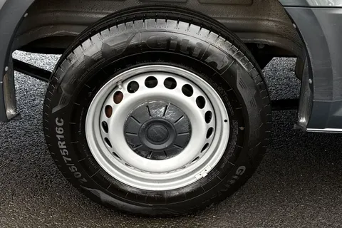 ML74CRJ Volkswagen Crafter 2.0 TDI 140PS Commerce Plus High Roof Van Thumbnail #23