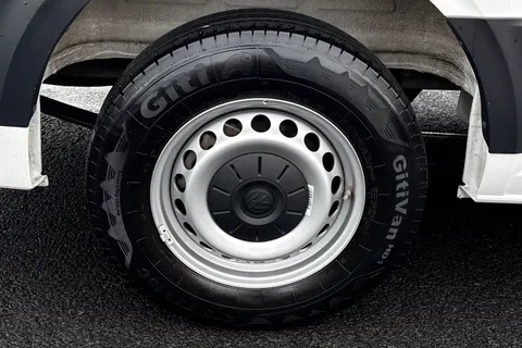 MF74OFP Volkswagen Crafter 2.0TDI (140PS) CR35 MWB Manual Thumbnail #23