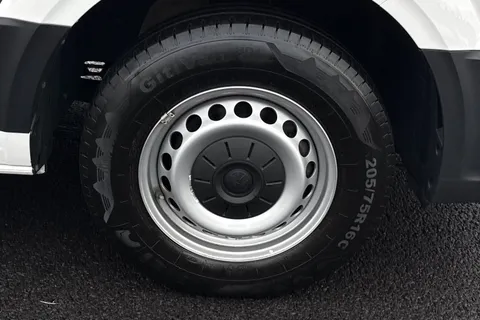 MF74OFP Volkswagen Crafter 2.0TDI (140PS) CR35 MWB Manual Thumbnail #24