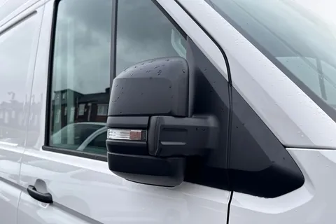 MF74OFP Volkswagen Crafter 2.0TDI (140PS) CR35 MWB Manual Thumbnail #26