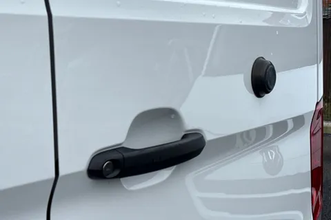 MF74OFP Volkswagen Crafter 2.0TDI (140PS) CR35 MWB Manual Thumbnail #30