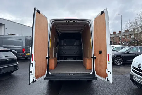 MF74OFP Volkswagen Crafter 2.0TDI (140PS) CR35 MWB Manual Thumbnail #32