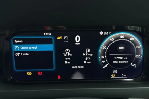 MF74OFP Volkswagen Crafter 2.0TDI (140PS) CR35 MWB Manual Thumbnail #35