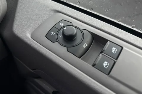 MF75FCL Volkswagen Transporter 2.0 TDI 150 Commerce Pro Van Auto Thumbnail #18