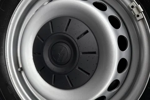 MJ74HBU Volkswagen Crafter 2.0 TDI 140PS Commerce Plus High Roof Van Thumbnail #27