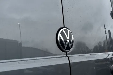 MJ74HBU Volkswagen Crafter 2.0 TDI 140PS Commerce Plus High Roof Van Thumbnail #29