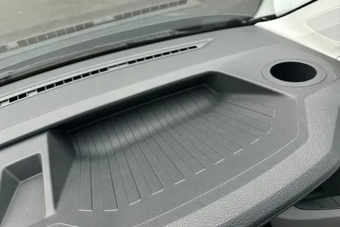 MJ74HBU Volkswagen Crafter 2.0 TDI 140PS Commerce Plus High Roof Van Thumbnail #34