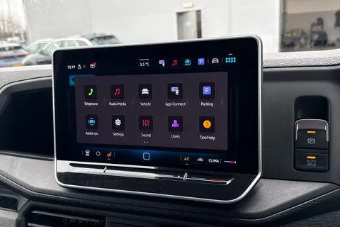 MJ74HBU Volkswagen Crafter 2.0 TDI 140PS Commerce Plus High Roof Van Thumbnail #36