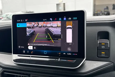 MJ74HBU Volkswagen Crafter 2.0 TDI 140PS Commerce Plus High Roof Van Thumbnail #37