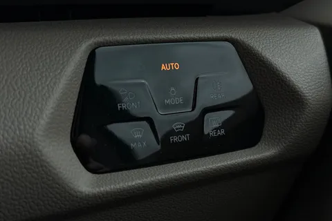 DF75VGX Volkswagen California 2.0 TDI Beach Camper 5dr DSG Thumbnail #41