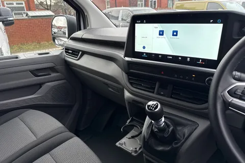 MF25JGU Volkswagen Transporter 2.0 TDI 150 Commerce Plus Van Thumbnail #15